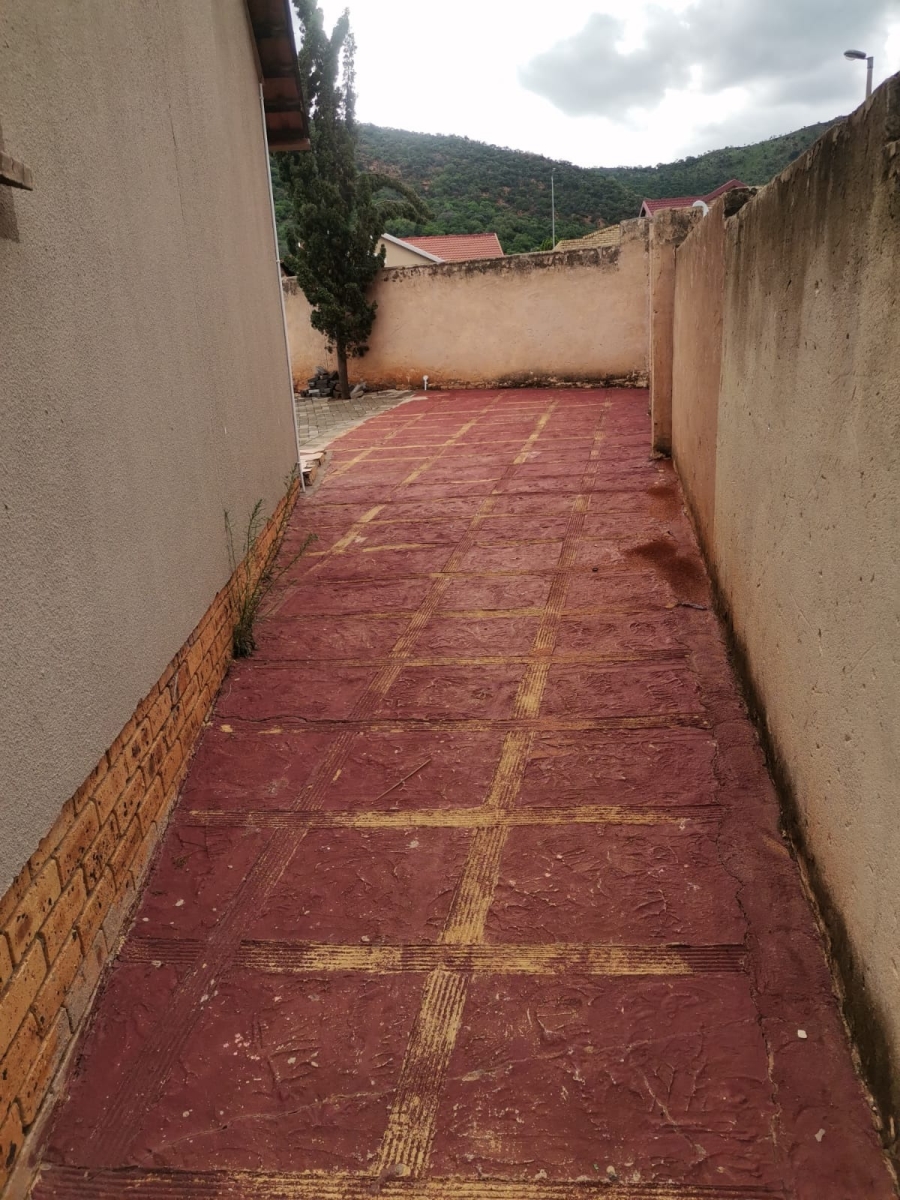 To Let 3 Bedroom Property for Rent in Tlhabane West North West